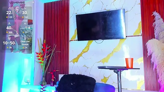 Queens_Wonders_Blonders webcam
