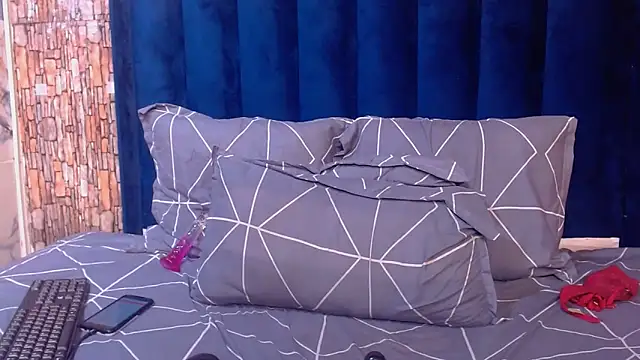 Goldenbutchy23 webcam