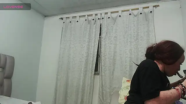 Kittywhiteass webcam