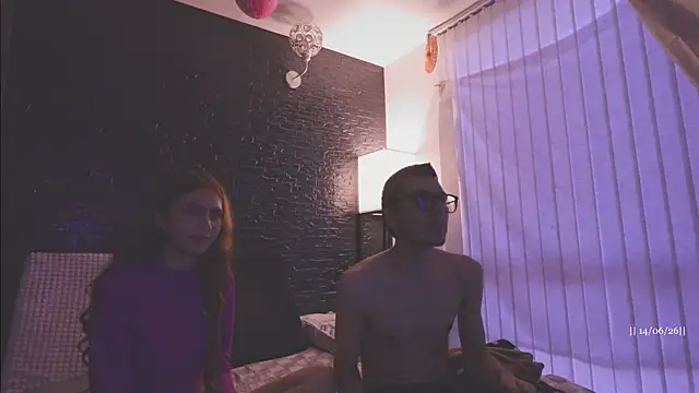 SkinnysCouple webcam