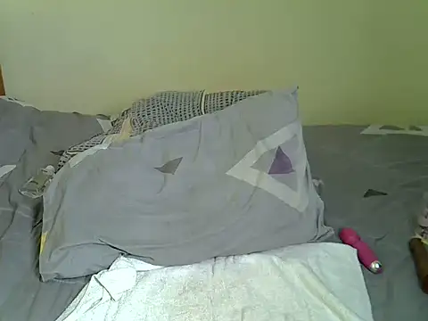 Pearl_petite webcam