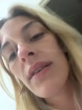 Bellalolahot webcam