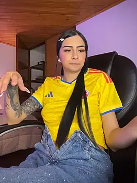 Hilary_pinkk webcam