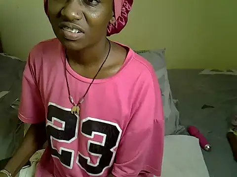 Pearl_petite webcam