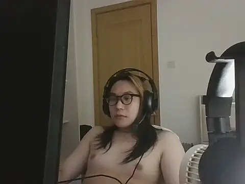 EmoAsianBoy webcam