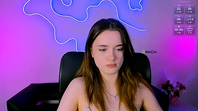 liana_kisses (F teen) - show tits