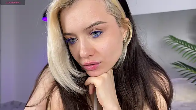 _blowjob_queen (F young) - PLAY W BOOBS+ DROLL ON