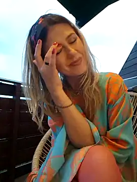 celynaross (Ask my age) - Destroy my butterfly  with your cum