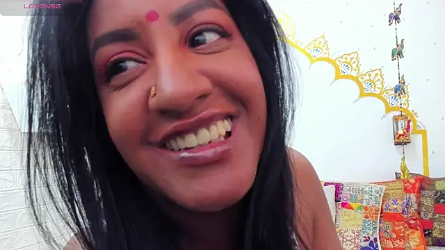 LadyNahir webcam