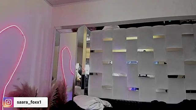 Sara_Foxx1 webcam