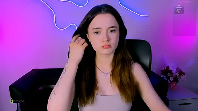 liana_kisses webcam
