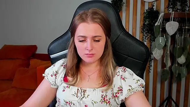 EllaBells webcam