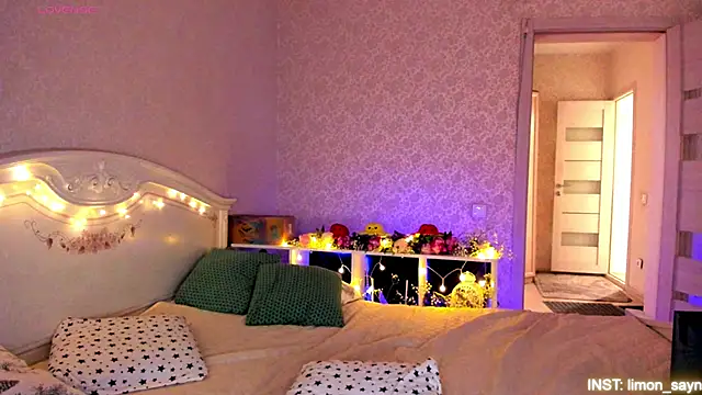 LillyMoure_ webcam