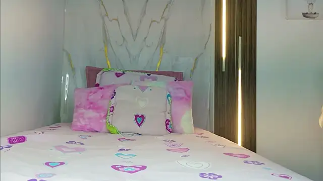 mia_099 webcam