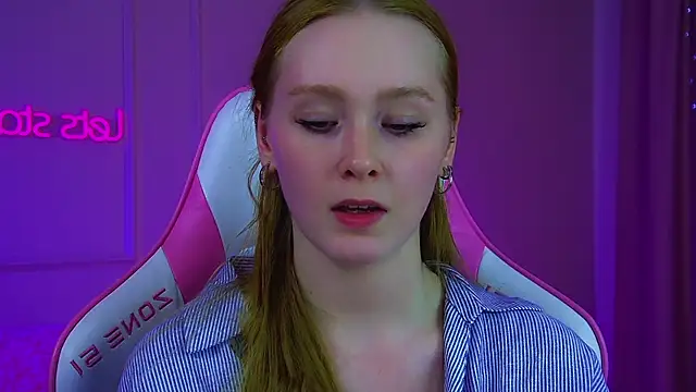 AgataFoxley webcam