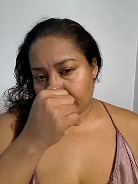 Nyomi_browm webcam