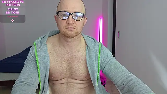 kevintyler69 live cam on StripChat