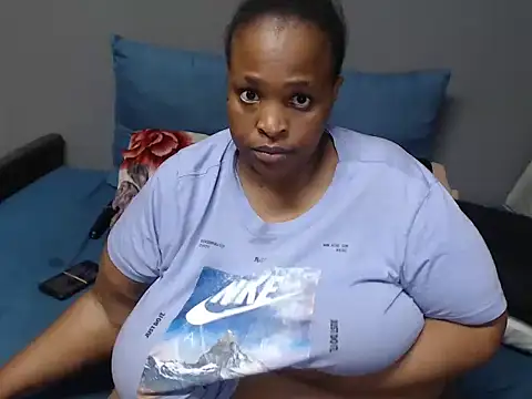 Bustydiva83 webcam