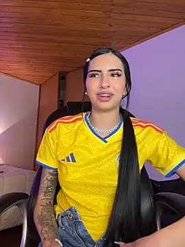 Hilary_pinkk webcam