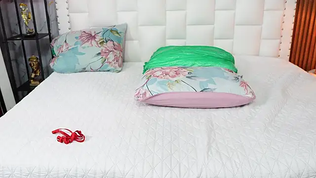 hornybarelylegalgirl webcam