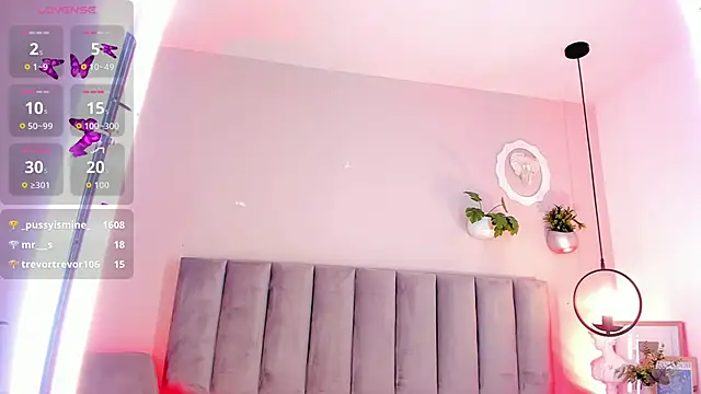 Tina_curly webcam