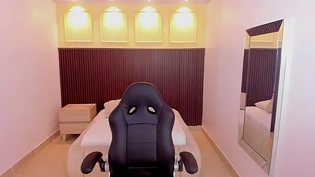 LESLYSIMPSON webcam