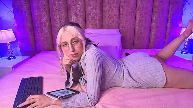 sweetlyundone webcam