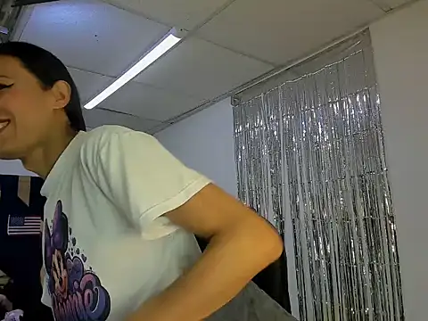 Aisha_hotts777 webcam