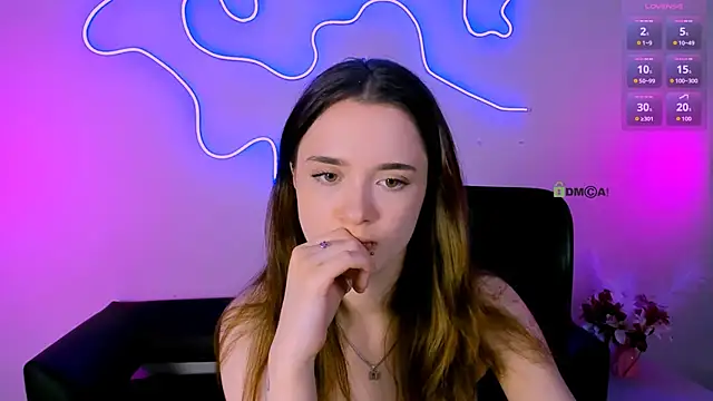 liana_kisses webcam