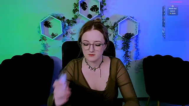 luna_berryy webcam