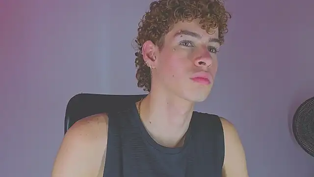 nova_salvatore (M twink) - plays with the nipples