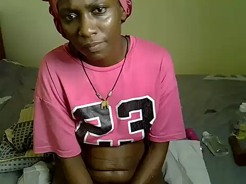 Pearl_petite webcam