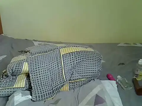 Pearl_petite webcam