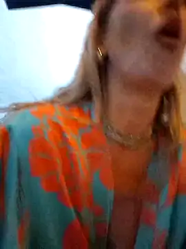 celynaross (Ask my age) - Destroy my butterfly  with your cum