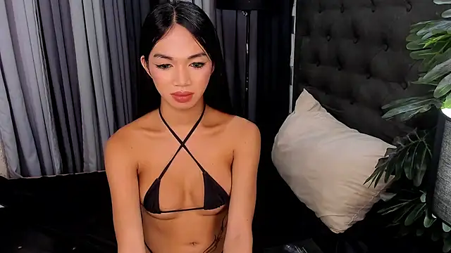 HugeCocoCock live cam