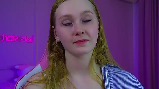 AgataFoxley webcam