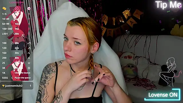 MeganNewCat webcam