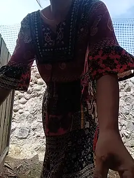 Linda-yiyi live cam