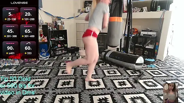 Blondiewithanass live sex cam