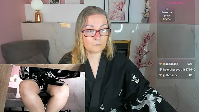 Alexandra_Kind webcam