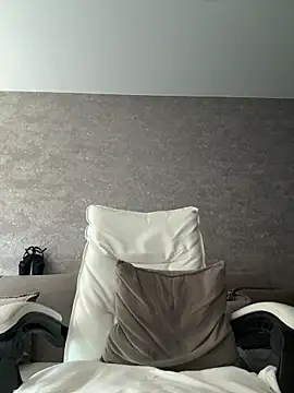 LillySquirtShot webcam