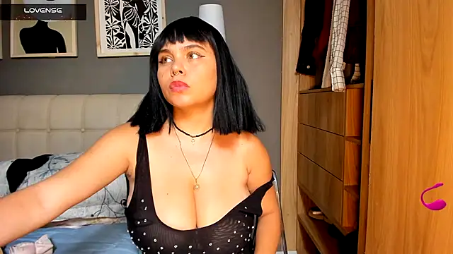 Bloom_Noor webcam
