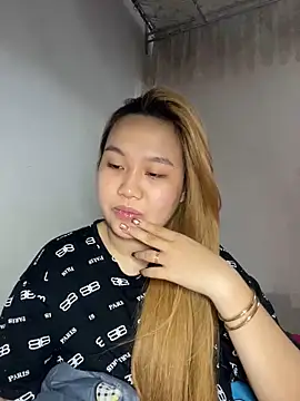 Almira6868 webcam