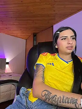 Hilary_pinkk live cam