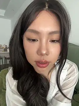 jolie_33 live cam