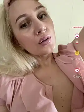 YourBlondee