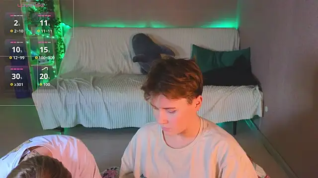 two_gerls_here webcam