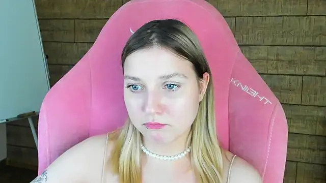 TinnaBurton webcam