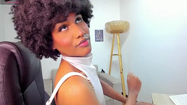 NaomiSaenz_ webcam