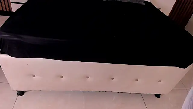 SofiaThoompson webcam